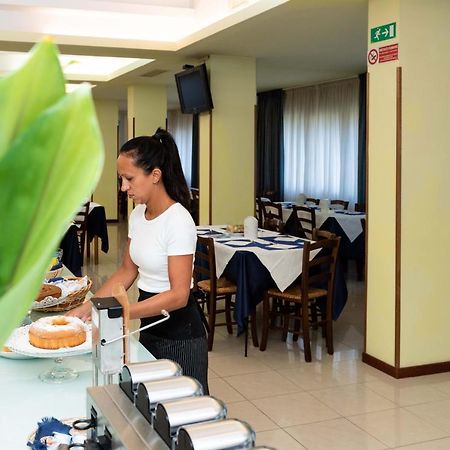 Hotel Gabbiano Porto San Giorgio Eksteriør billede