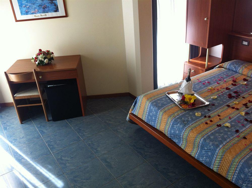 Hotel Gabbiano Porto San Giorgio Eksteriør billede