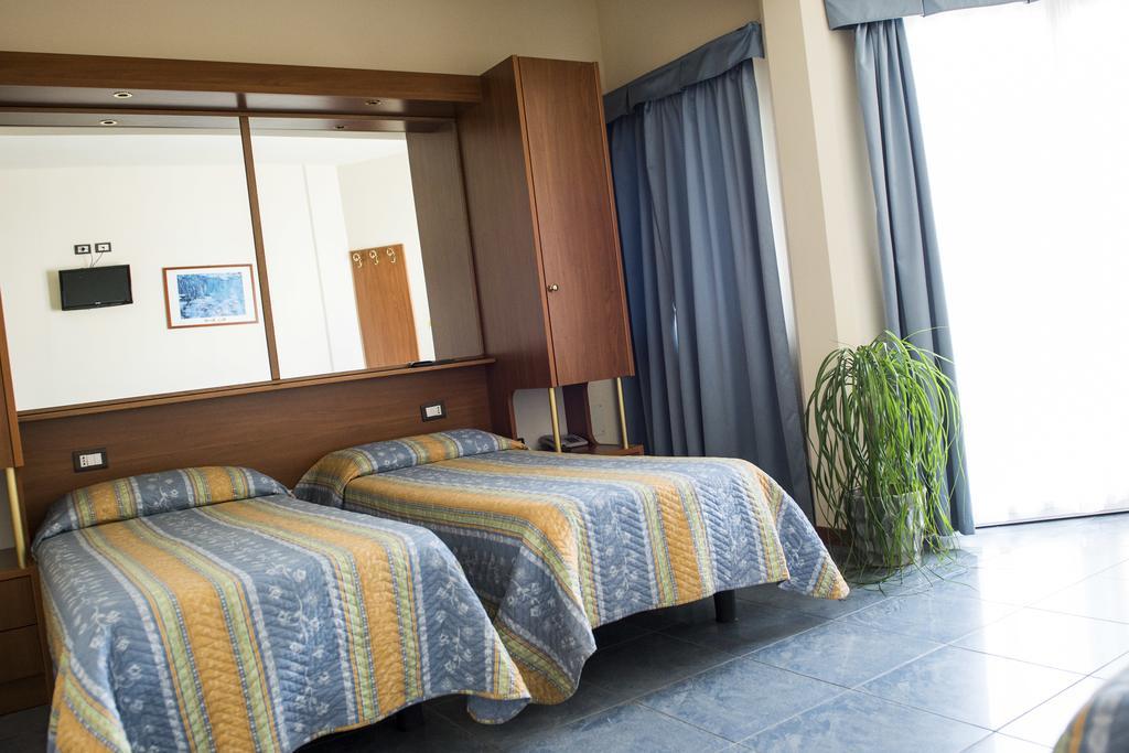 Hotel Gabbiano Porto San Giorgio Eksteriør billede