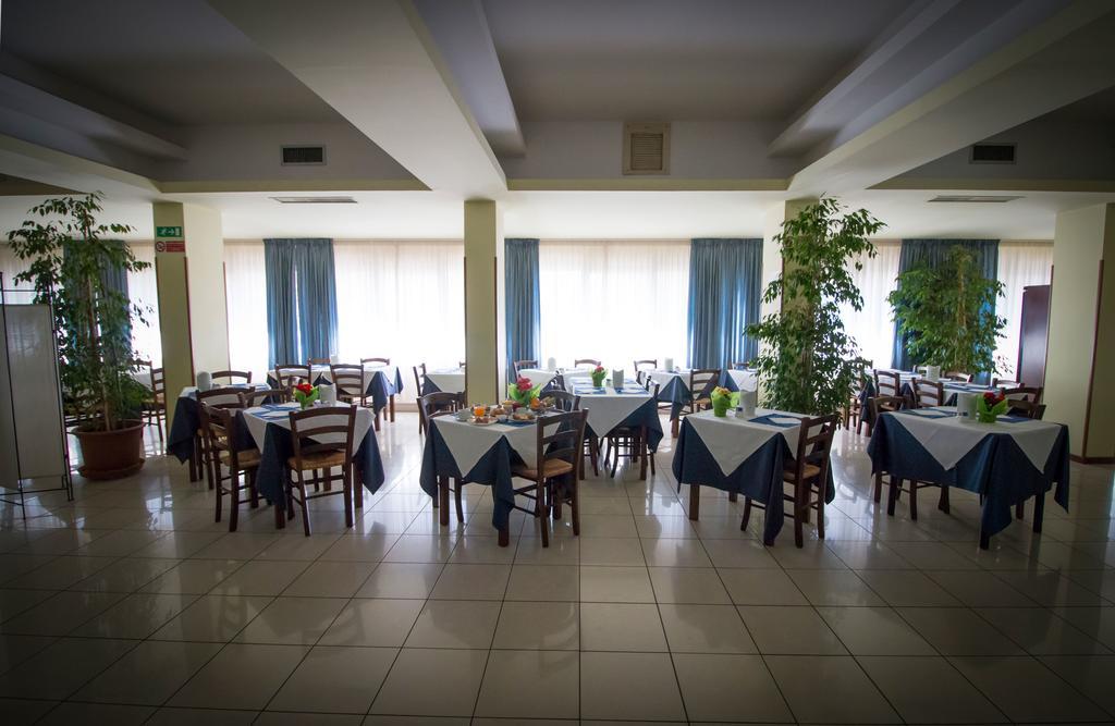 Hotel Gabbiano Porto San Giorgio Eksteriør billede