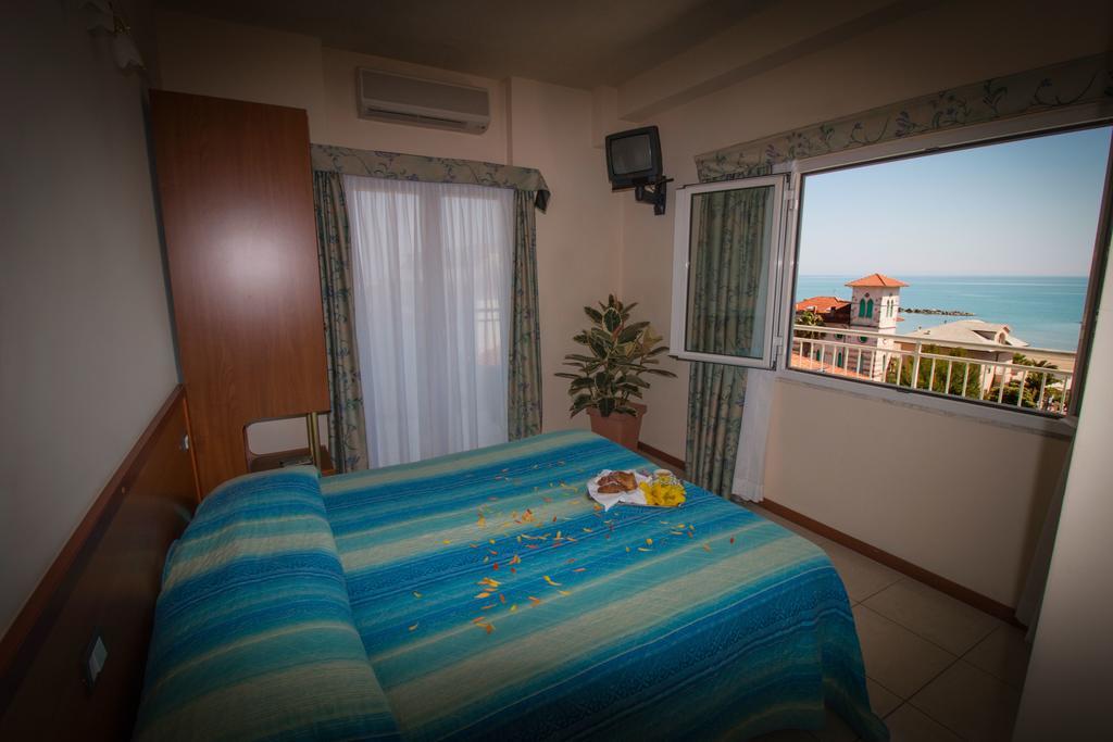 Hotel Gabbiano Porto San Giorgio Eksteriør billede