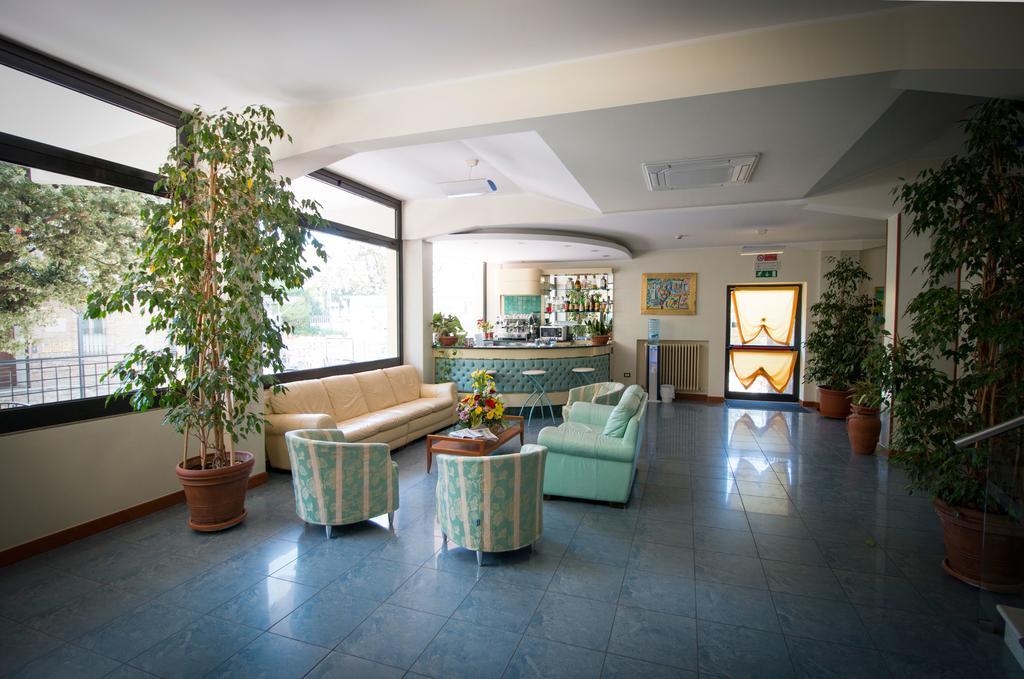 Hotel Gabbiano Porto San Giorgio Eksteriør billede
