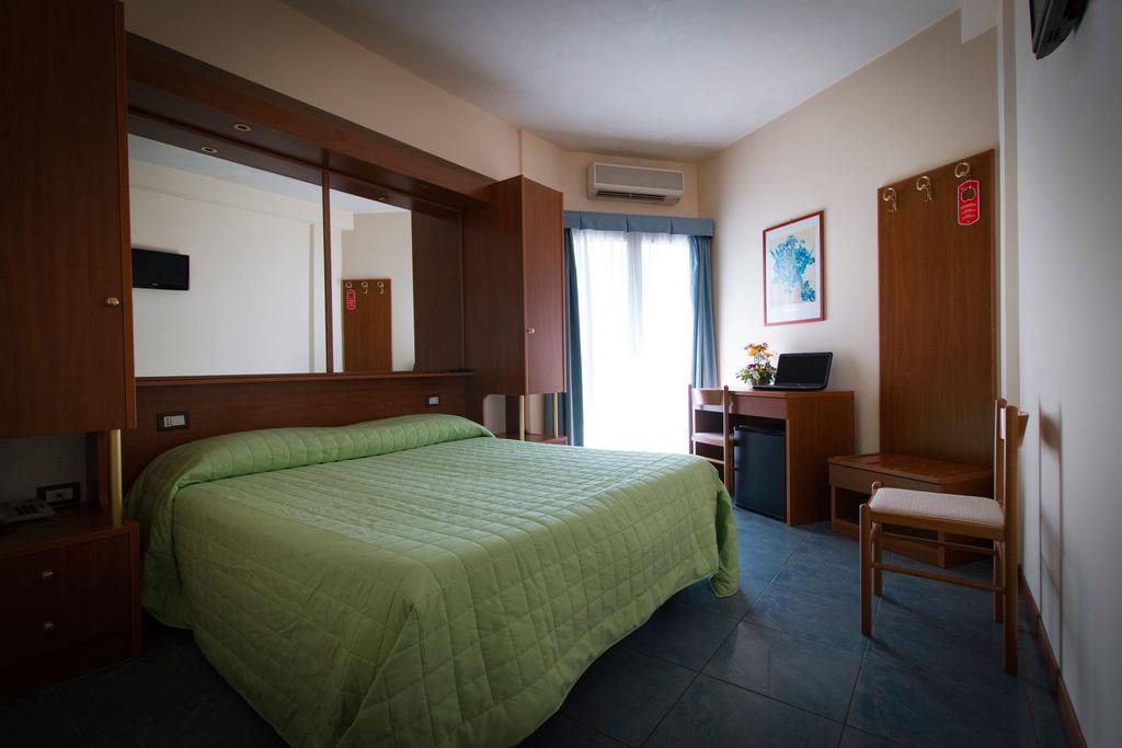 Hotel Gabbiano Porto San Giorgio Eksteriør billede