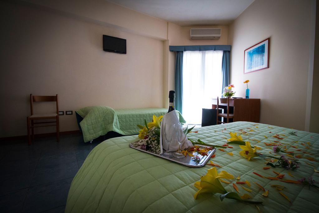 Hotel Gabbiano Porto San Giorgio Eksteriør billede