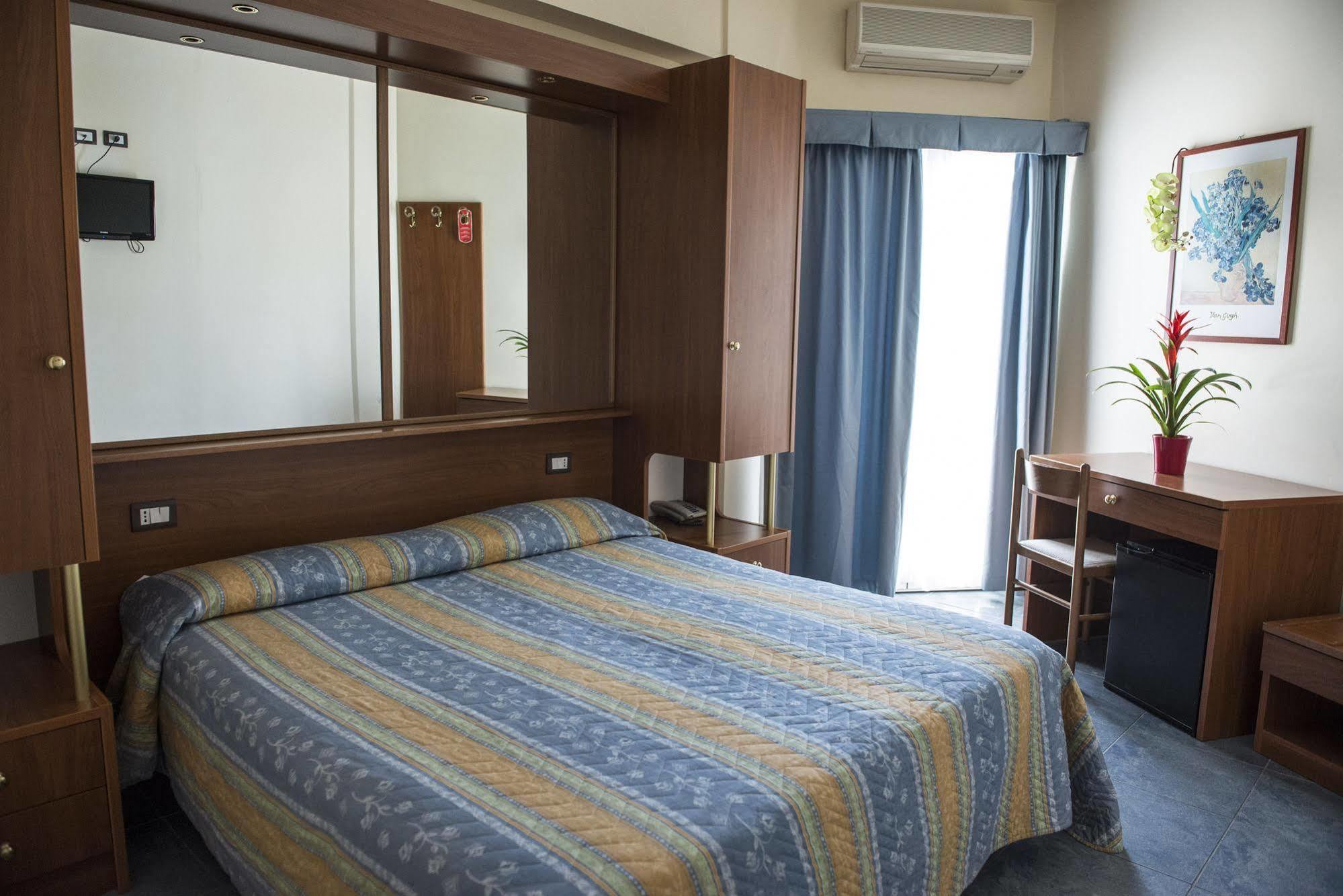 Hotel Gabbiano Porto San Giorgio Eksteriør billede
