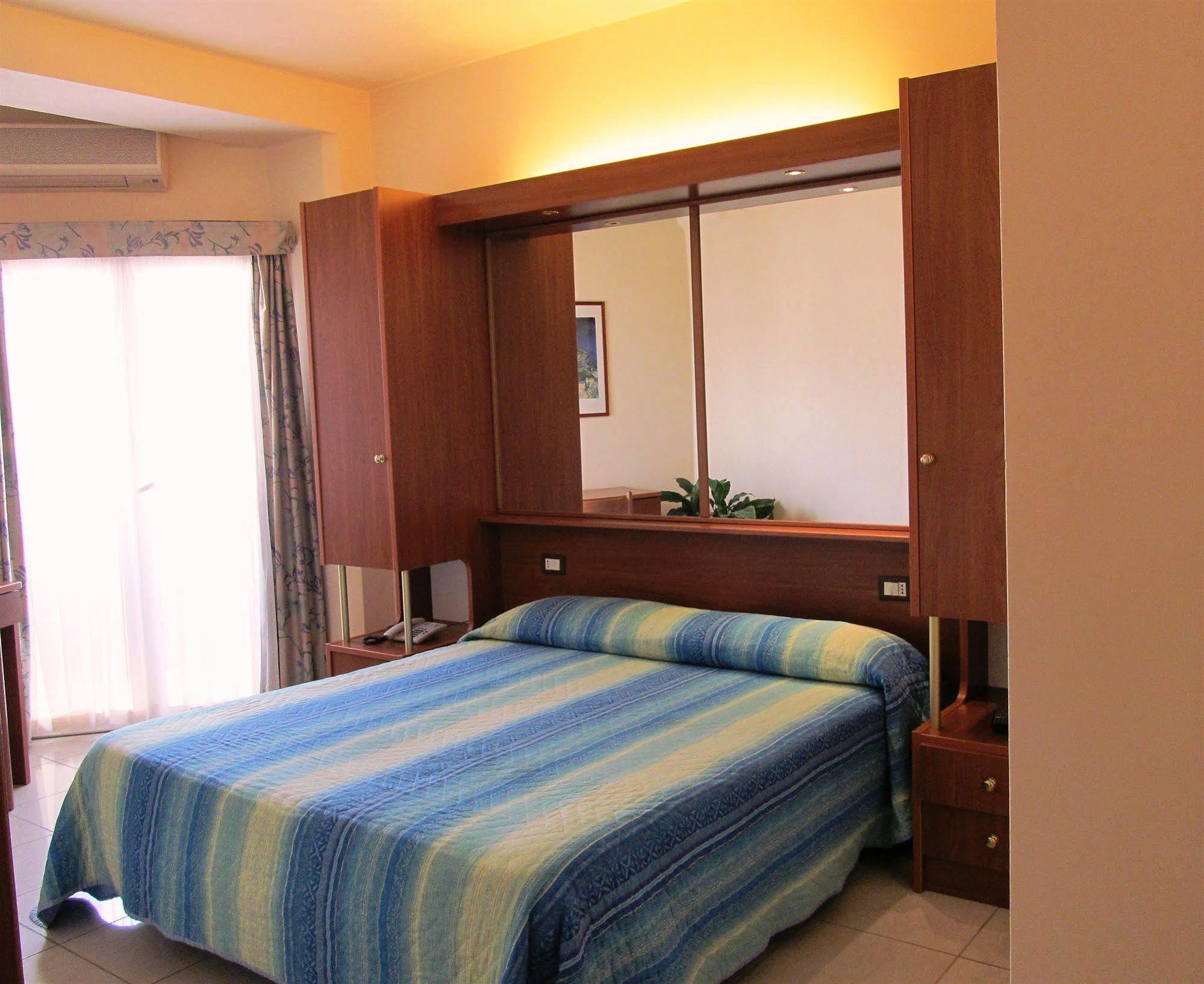Hotel Gabbiano Porto San Giorgio Eksteriør billede