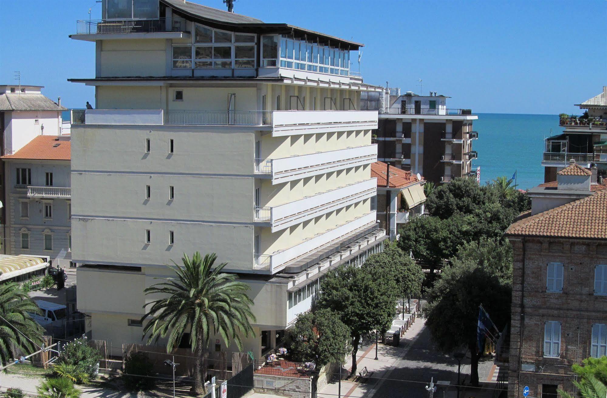 Hotel Gabbiano Porto San Giorgio Eksteriør billede